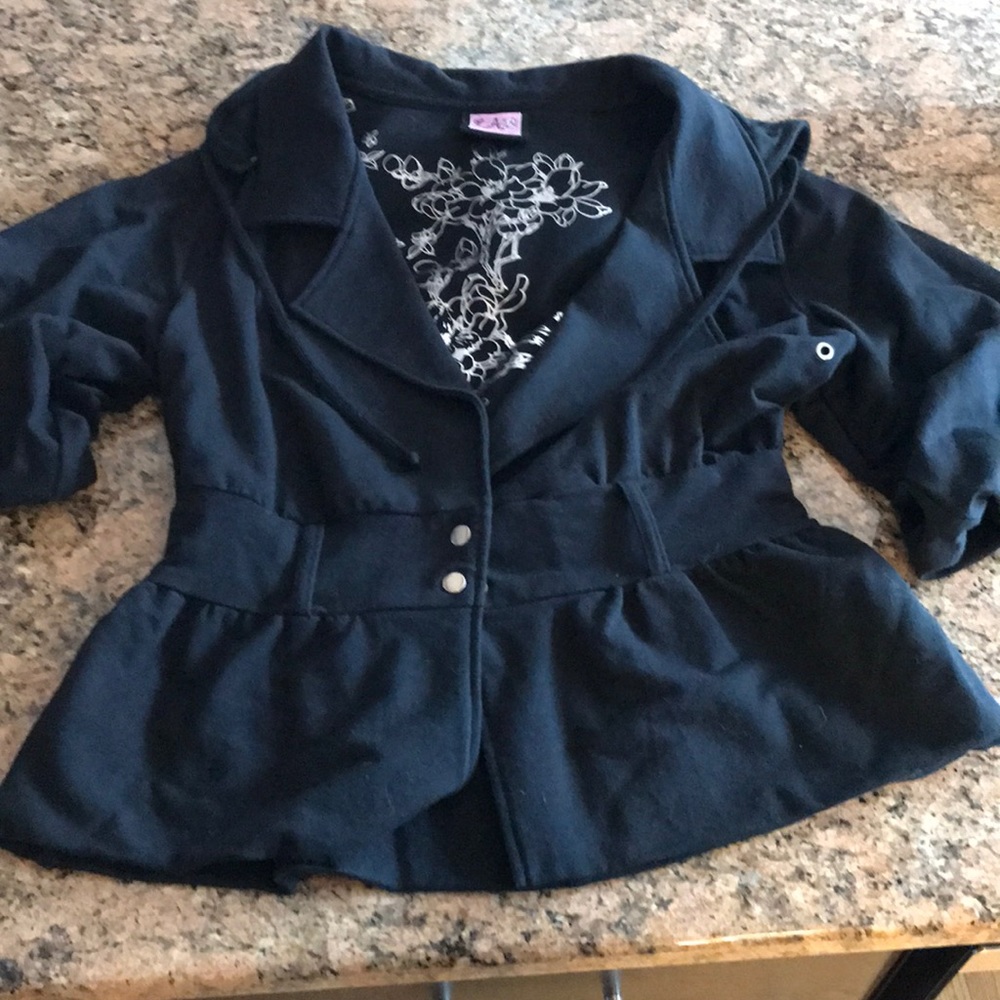 Super cute black jacket style top